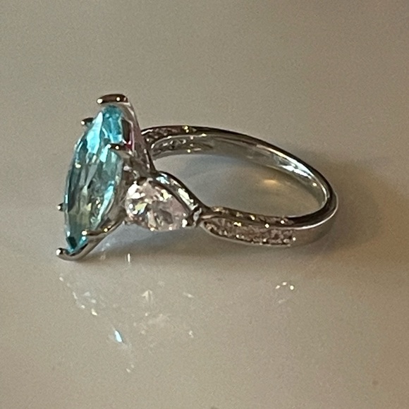 Gorgeous Blue Marquise 925 Silver Cubic Zirconia Cocktail, Statement Ring - Picture 12 of 13